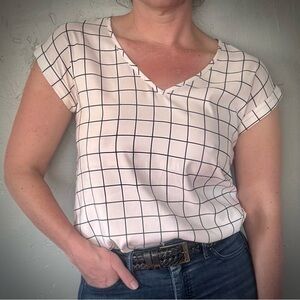 Express Grid-Print V-Neck White and Black Pattern Short Sleeve Blouse